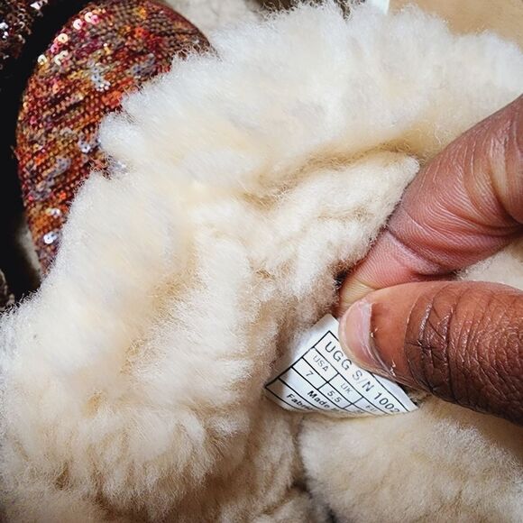 UGG   - Picture 12 of 13